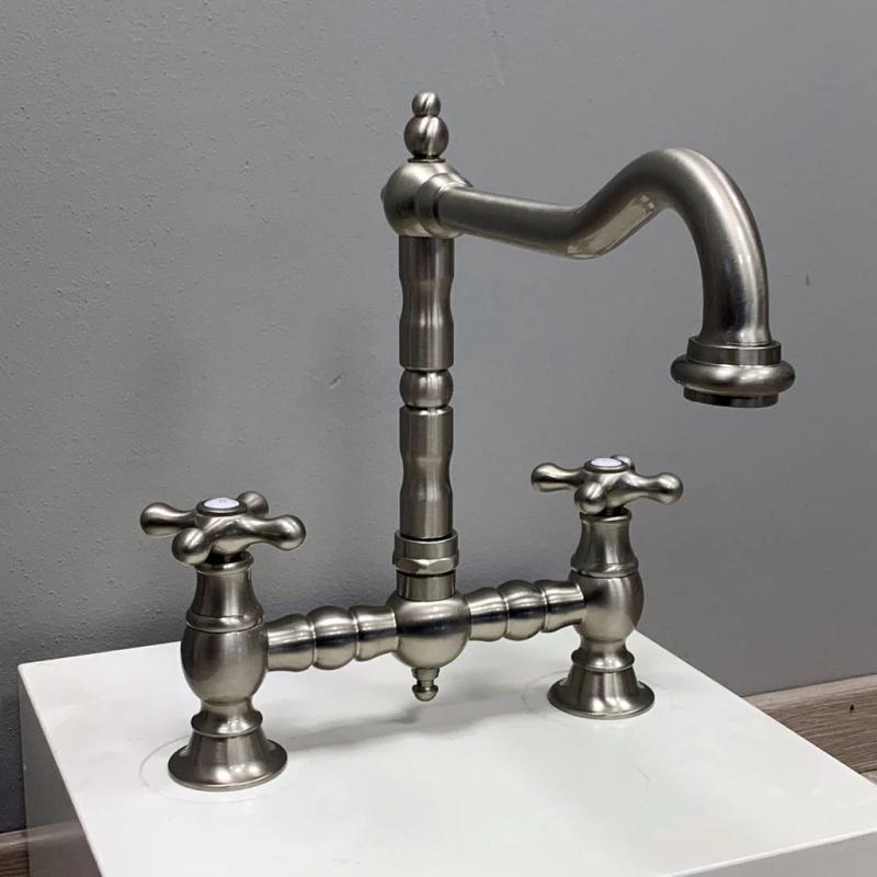 PB Nostalgisk Brokøkkenhane i rustfrit stål med vinkeludløb og stjernehåndtag PBN.RVS.H.ST