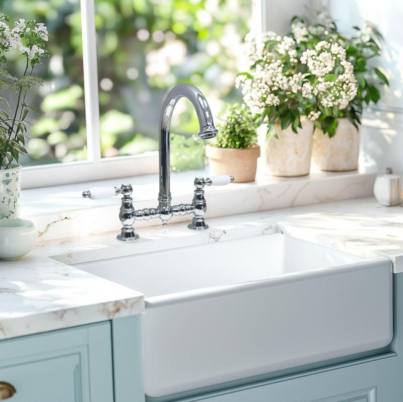 PB Nostalgisk Brokøkkenhane Krom rund tud med hvide håndtag PBN.CHR.R.WH