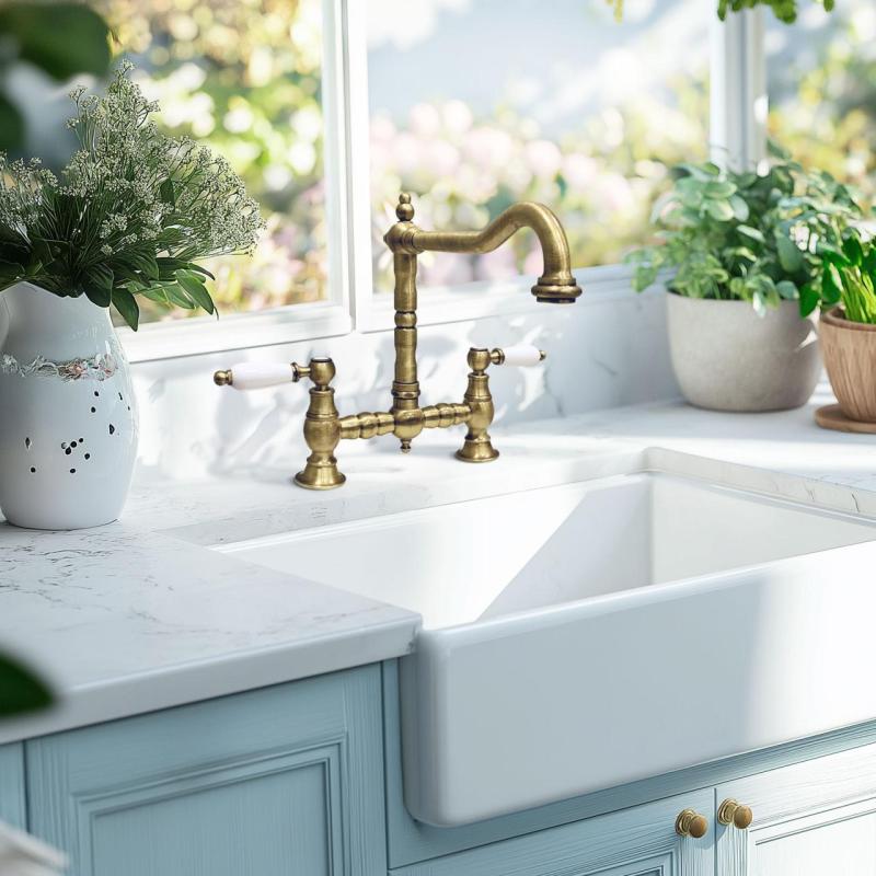 PB Nostalgisk Brokøkkenhane Bronz vinkeludløb med hvide håndtag PBN.BRO.H.WH