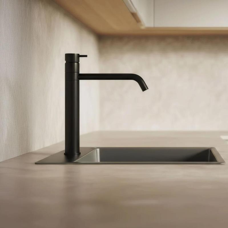 Waterevolution Flow køkkenarmatur mat sort T150PR