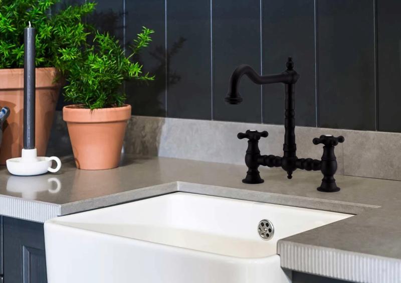 PB Nostalgisk Brokøkkenhane Mat sort vinkeludløb med stjernehåndtag PBN.SV.H.ST