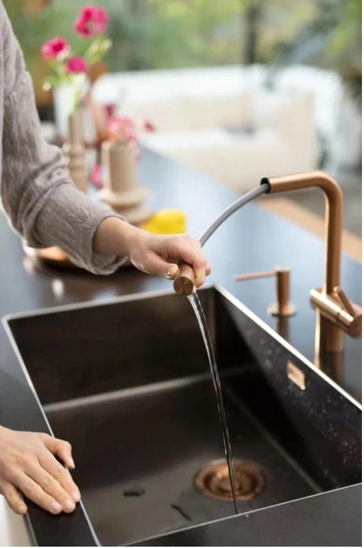 Franke kobber køkkenarmatur Atlas Neo med udtrækbar tud pvd kobber 115.0628.208