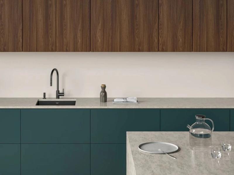 Franke Køkkenarmatur Eos Neo med udtrækkelig spray i børstet sort 115.0613.671