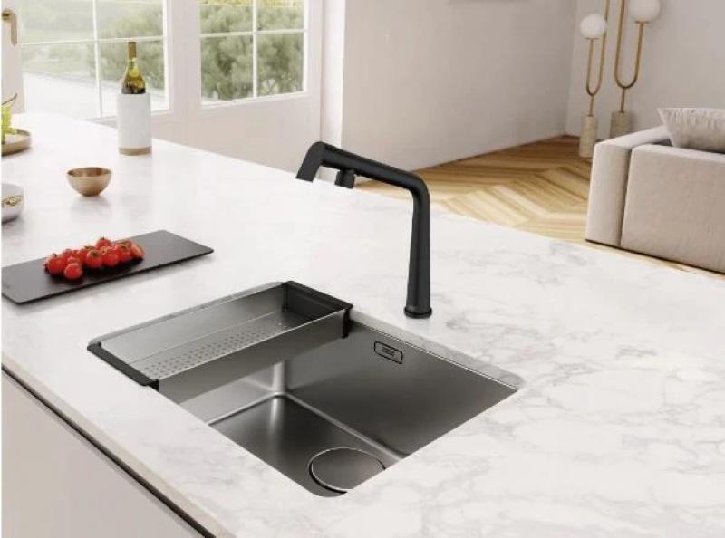 Franke Icon Køkkenhane mat sort med svingtud 115.0625.187