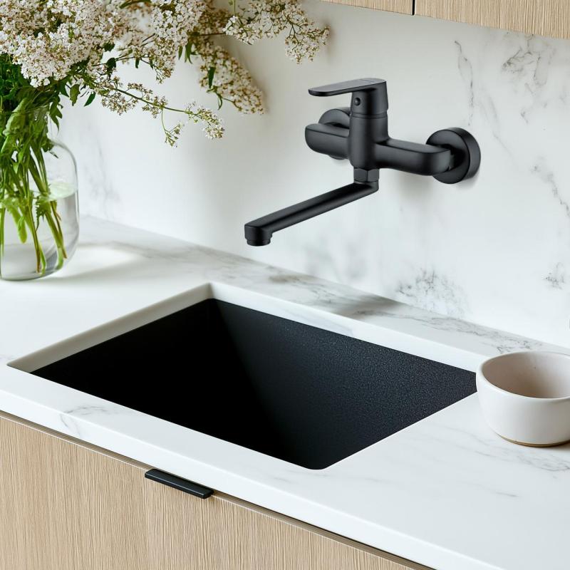 AquaTrimo Chopin sort vægmonteret vandhane med nedadgående tud 235mm 21CP7075SW