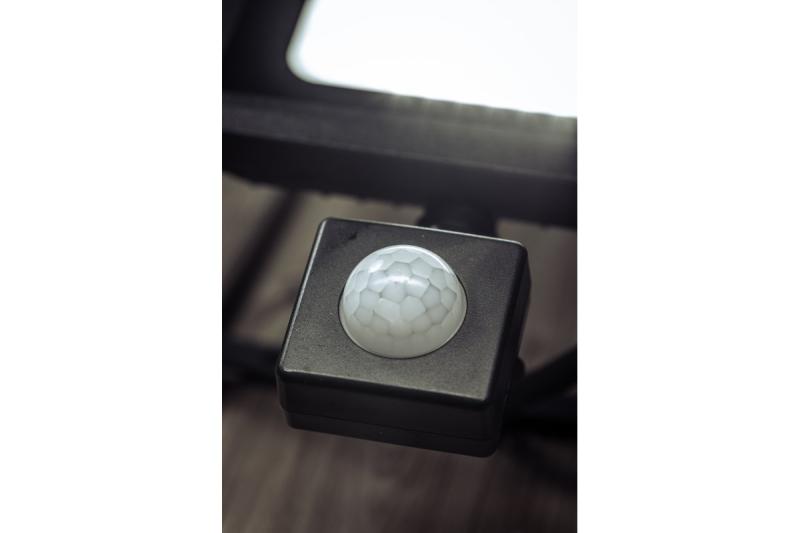 LED-projektør iNEXT med bevægelsessensor 20 W 1600 lm, PF>0,9, RA>80, IP65, 120°, 6400 K, sort krop 1208962859