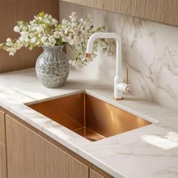 Quadri Stamford Køkkenarmatur Hvid med PVD Kobber Finish med Drejbar Vinkel Tud 1208967700