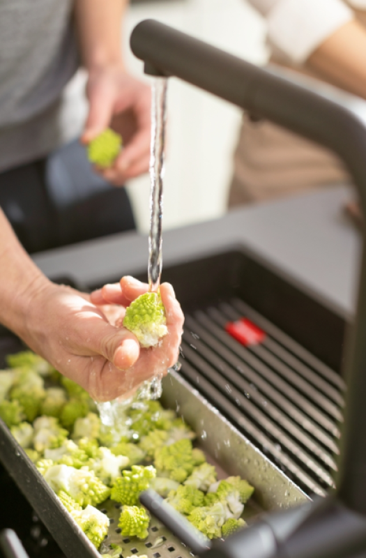 Franke Active Twist Etgrebsblander Sort med Udtrækkelig Tud og Integreret Afløbsbetjening 115.0669.769