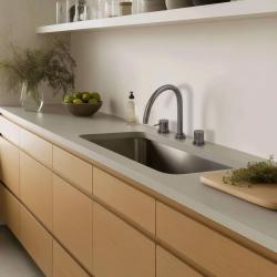 Waterevolution Flow 3-huls køkkenarmatur med drejelig tud og tilslutning til filtreret vand, gun metal T152UGME