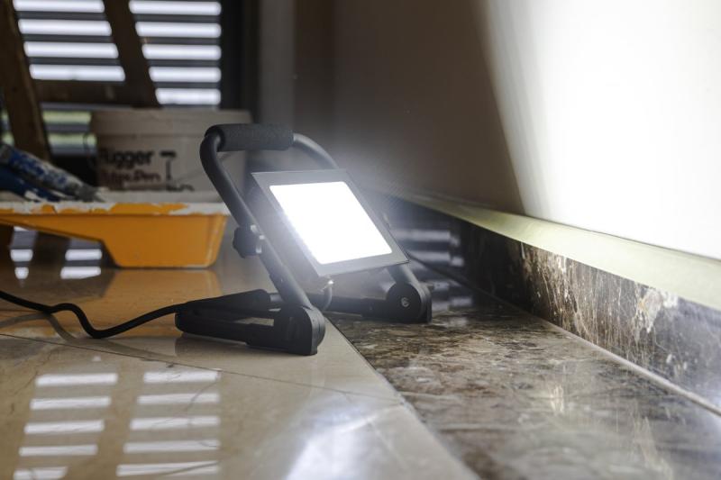 NELI Bærbar Spotlight, LED, 30W, 2700lm, 6400K, AC220-240V, IP65, 1.5m kabel