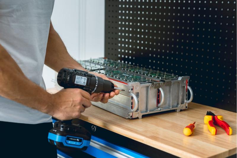 HÖGERT akku boremaskine 18V, sæt med batteri, oplader, bitholder, boremagasin