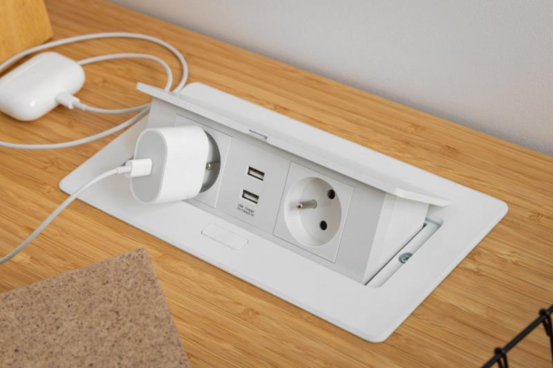 Blød udtrækkelig stikkontaktmodul.