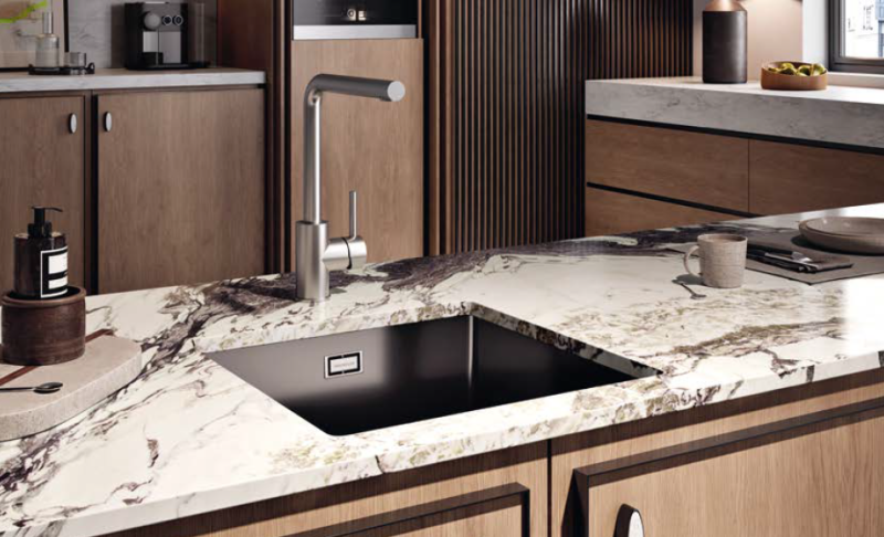 Ausmann Ceramic Ember Keramisk Mat Sort Kvadratisk Opsats og Undersats 40 x 40 cm med Guldprop 1208971486