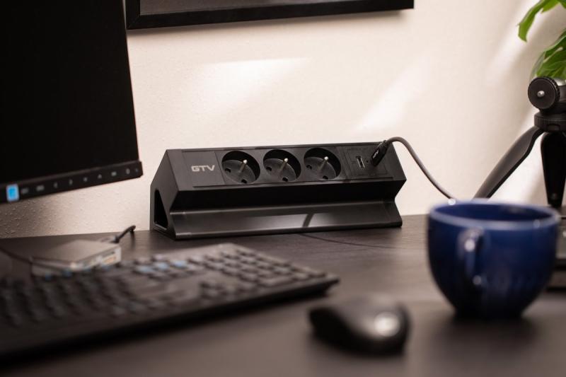 Basco møbelstik, 3 x stik med jordforbindelse, USB A+C, 1,5m kabel, sort med montering