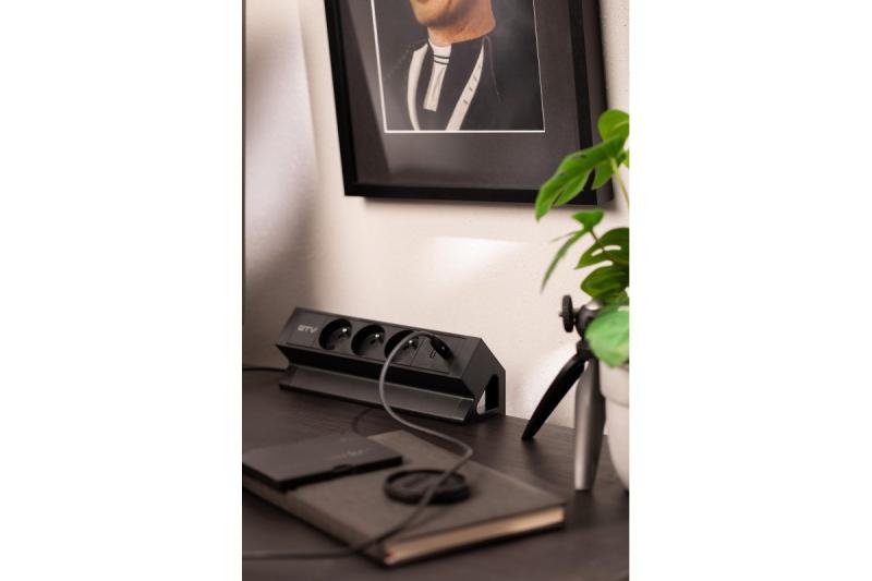 Basco møbelstik, 3 x stik med jordforbindelse, USB A+C, 1,5m kabel, sort med montering