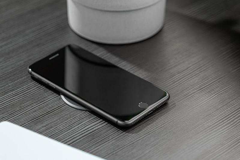 Trådløs opladningsenhed med hurtig opladning, indbygget, sort