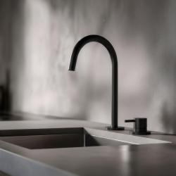 Pure.Sink Luxion 2-huls mat sort køkkenarmatur med rund udløb PLX2HR-10